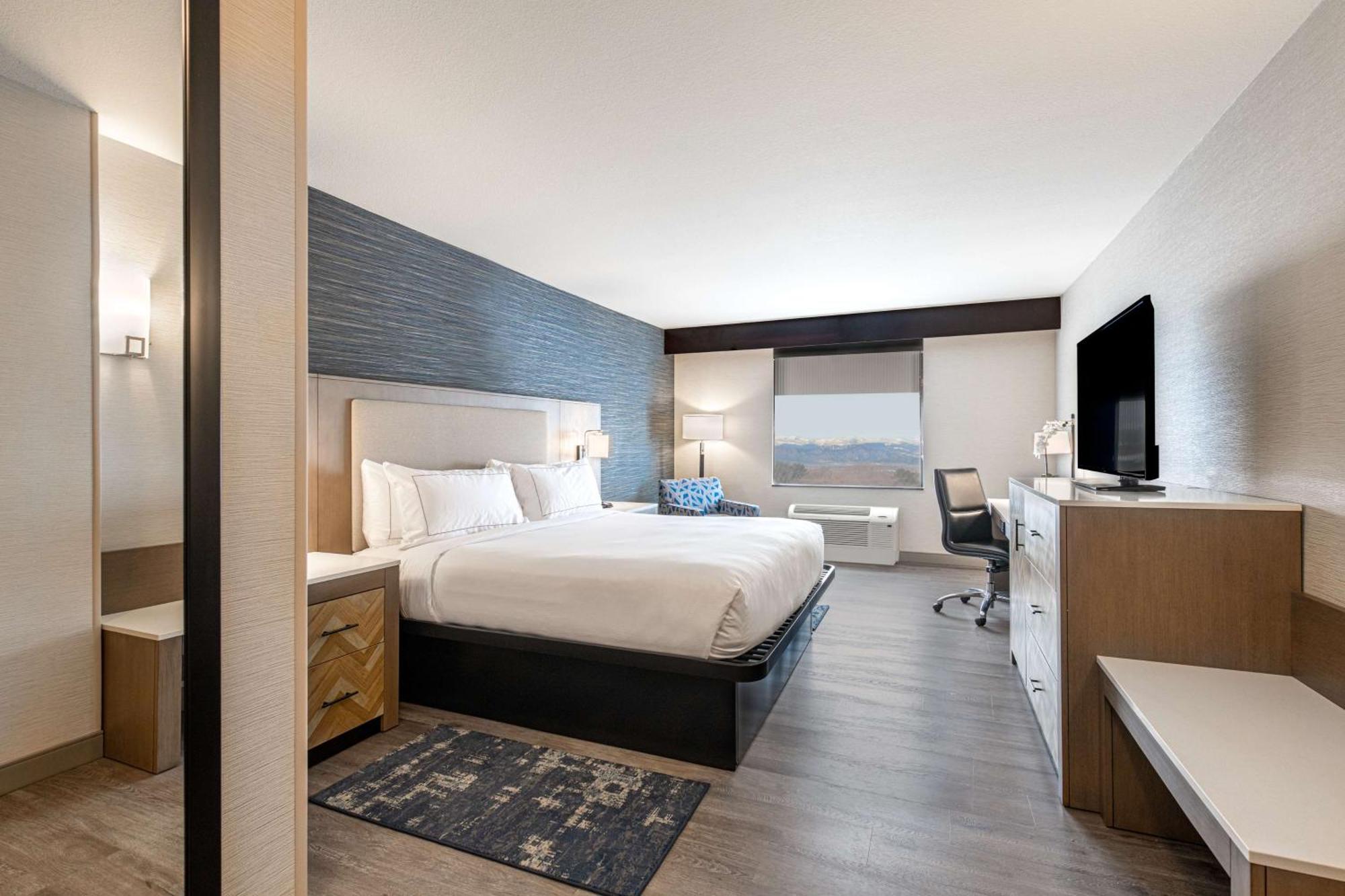 Doubletree By Hilton Hotel Denver - Thornton Exterior photo